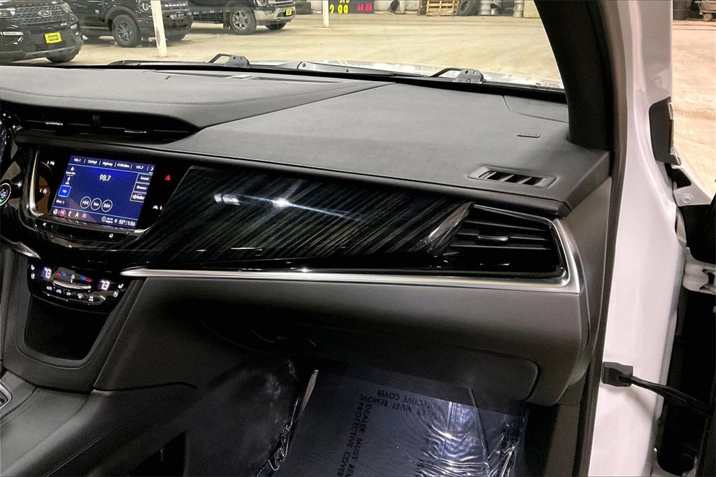 Used 2024 Cadillac XT6 Premium Luxury image 15