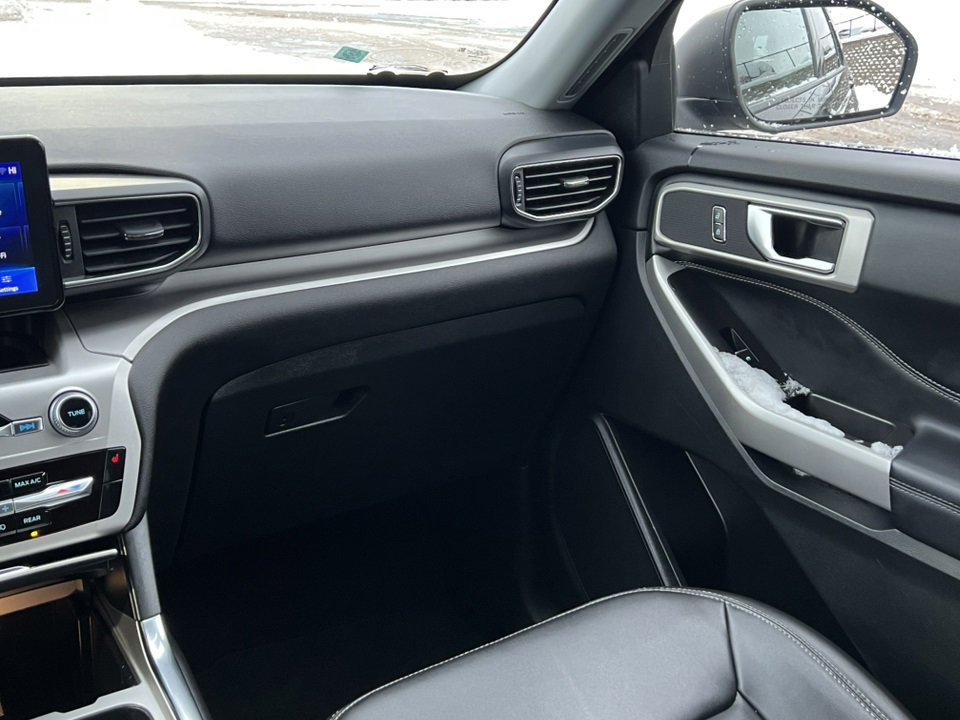 Certified 2022 Ford Explorer XLT w/ Equipment Group 202A image 31