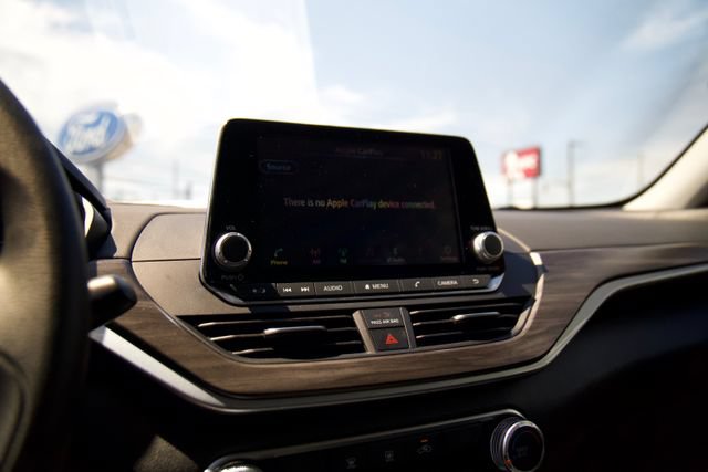Used 2025 Nissan Altima 2.5 SV FWD image 16