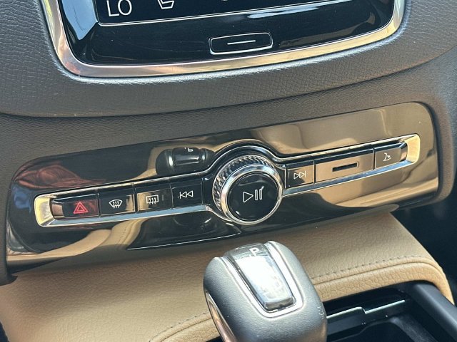 Used 2018 Volvo XC90 T6 Momentum w/ Convenience Package AWD/4WD image 27
