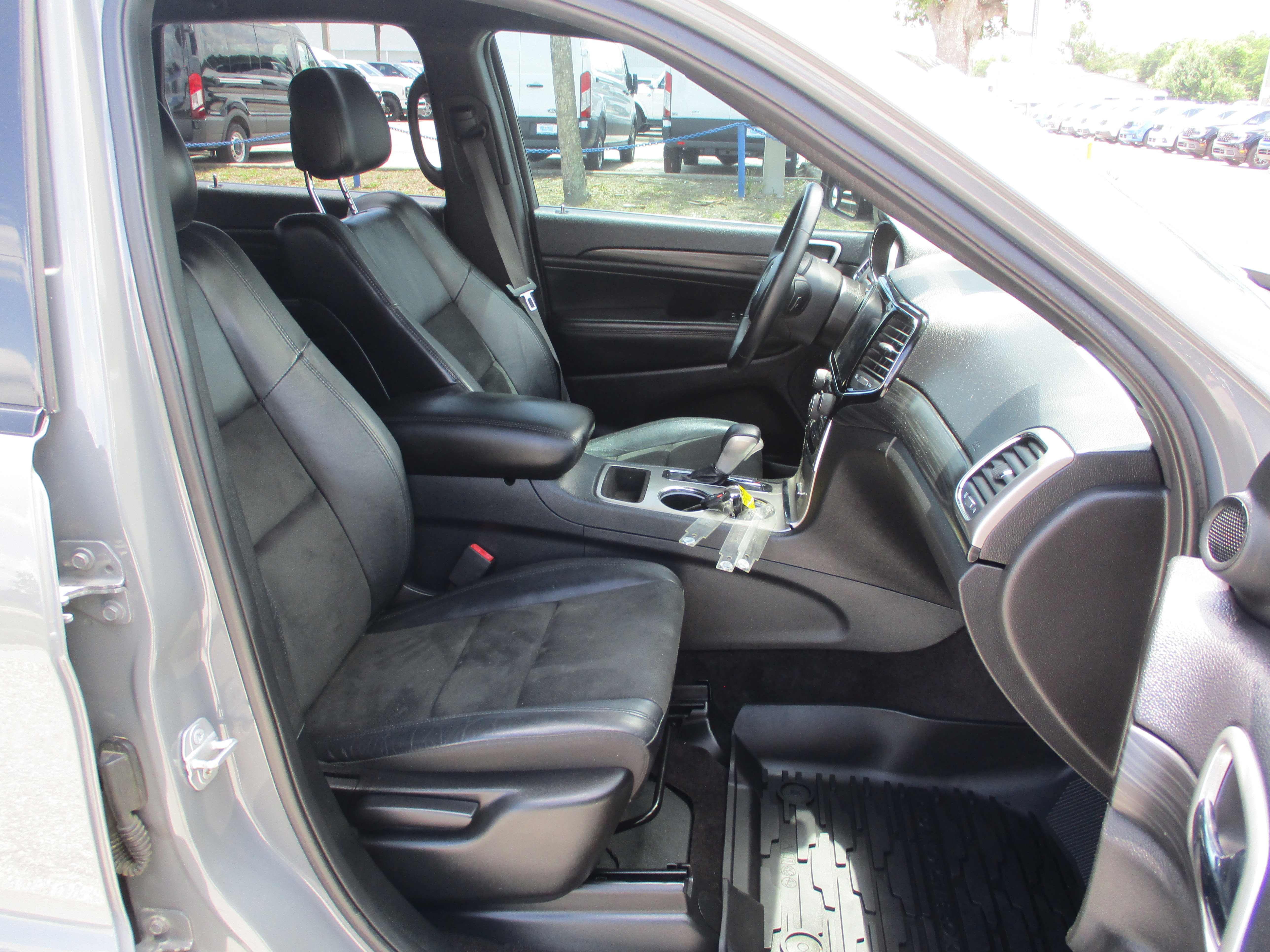 Used 2019 Jeep Grand Cherokee Altitude RWD image 13