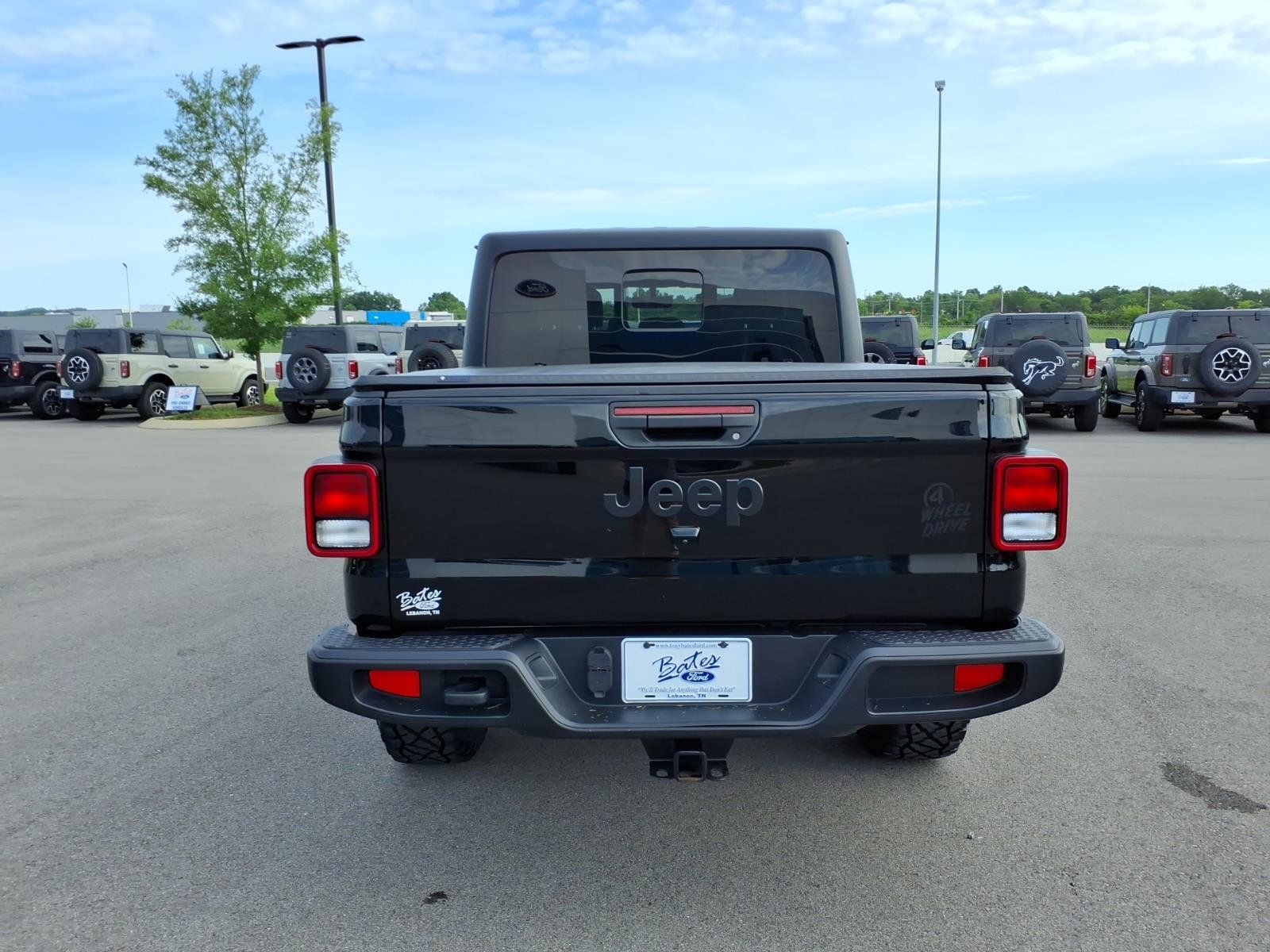 Used 2023 Jeep Gladiator Sport AWD/4WD image 4