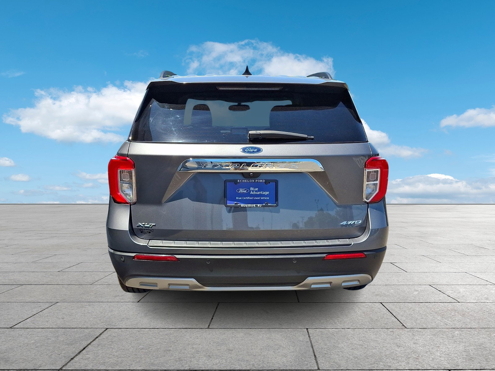 Certified 2023 Ford Explorer XLT w/ Equipment Group 202A AWD/4WD image 5