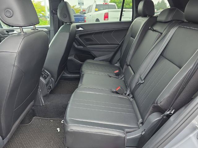 Used 2024 Volkswagen Tiguan SE R-Line AWD/4WD image 9