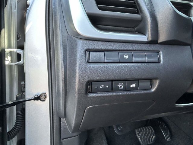 Used 2025 Nissan Rogue SV FWD image 19