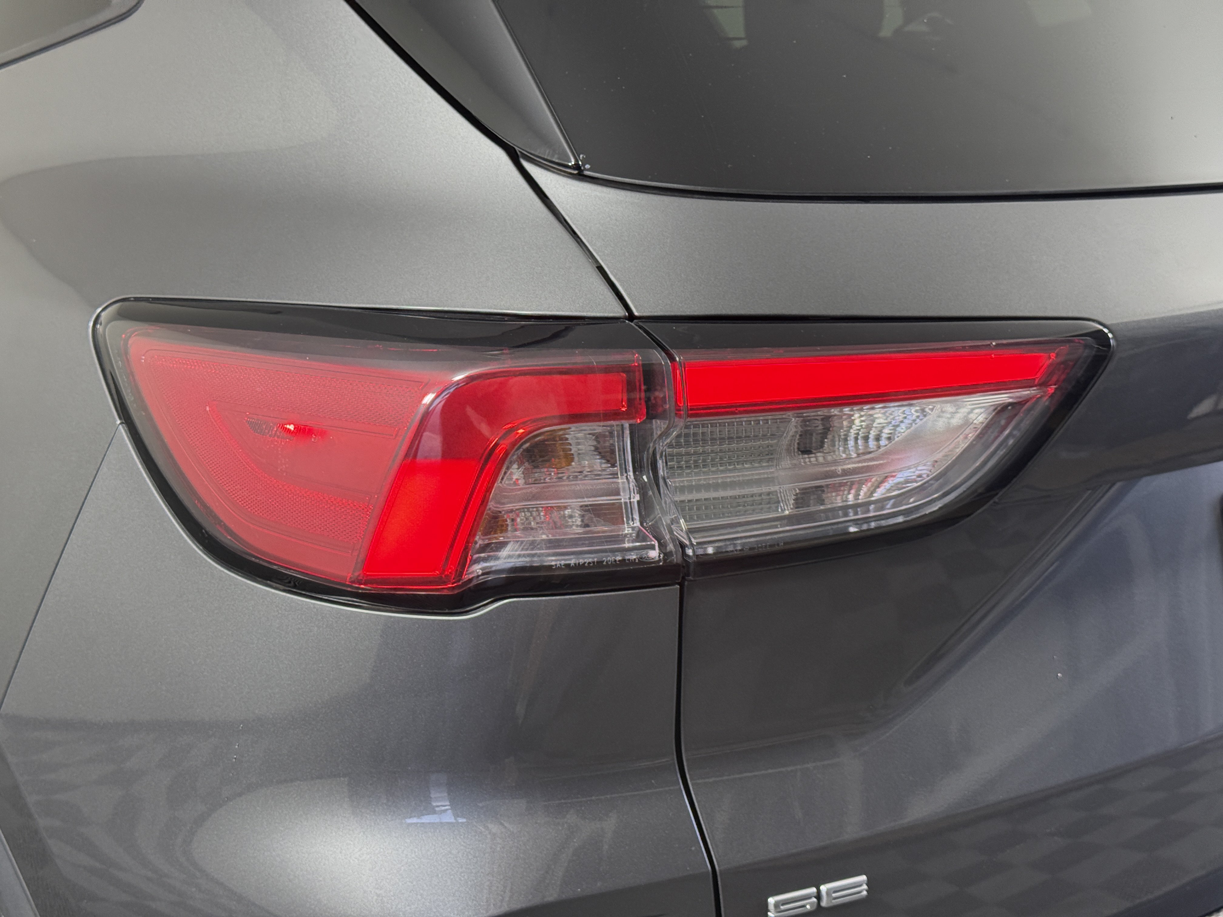 Certified 2022 Ford Escape SE w/ SE Sport Appearance Package FWD image 8
