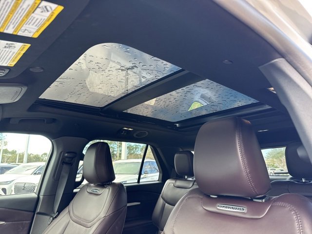 Certified 2025 Ford Explorer Platinum image 9