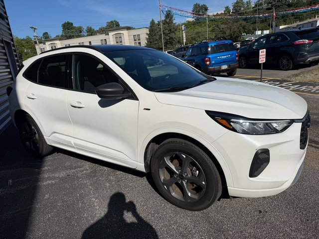 Certified 2024 Ford Escape ST-Line w/ Tech Pack #1 AWD/4WD image 11