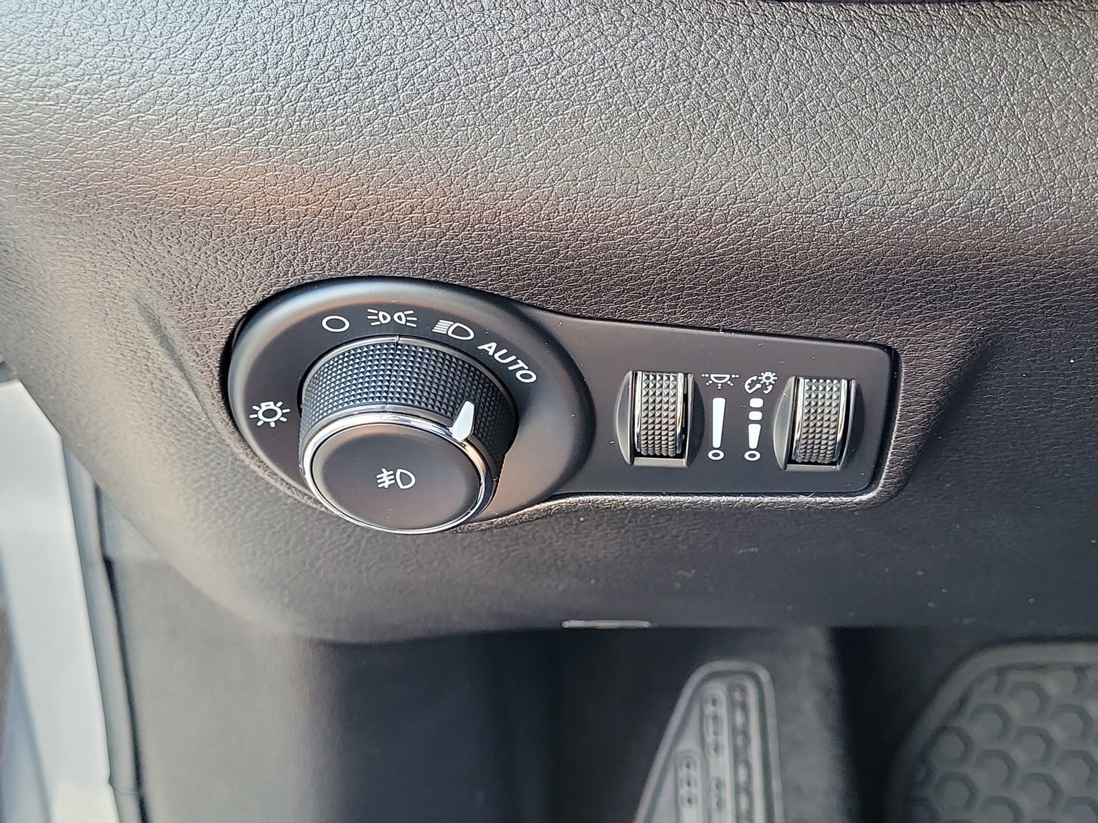Used 2023 Jeep Compass Latitude w/ Convenience Group AWD/4WD image 30