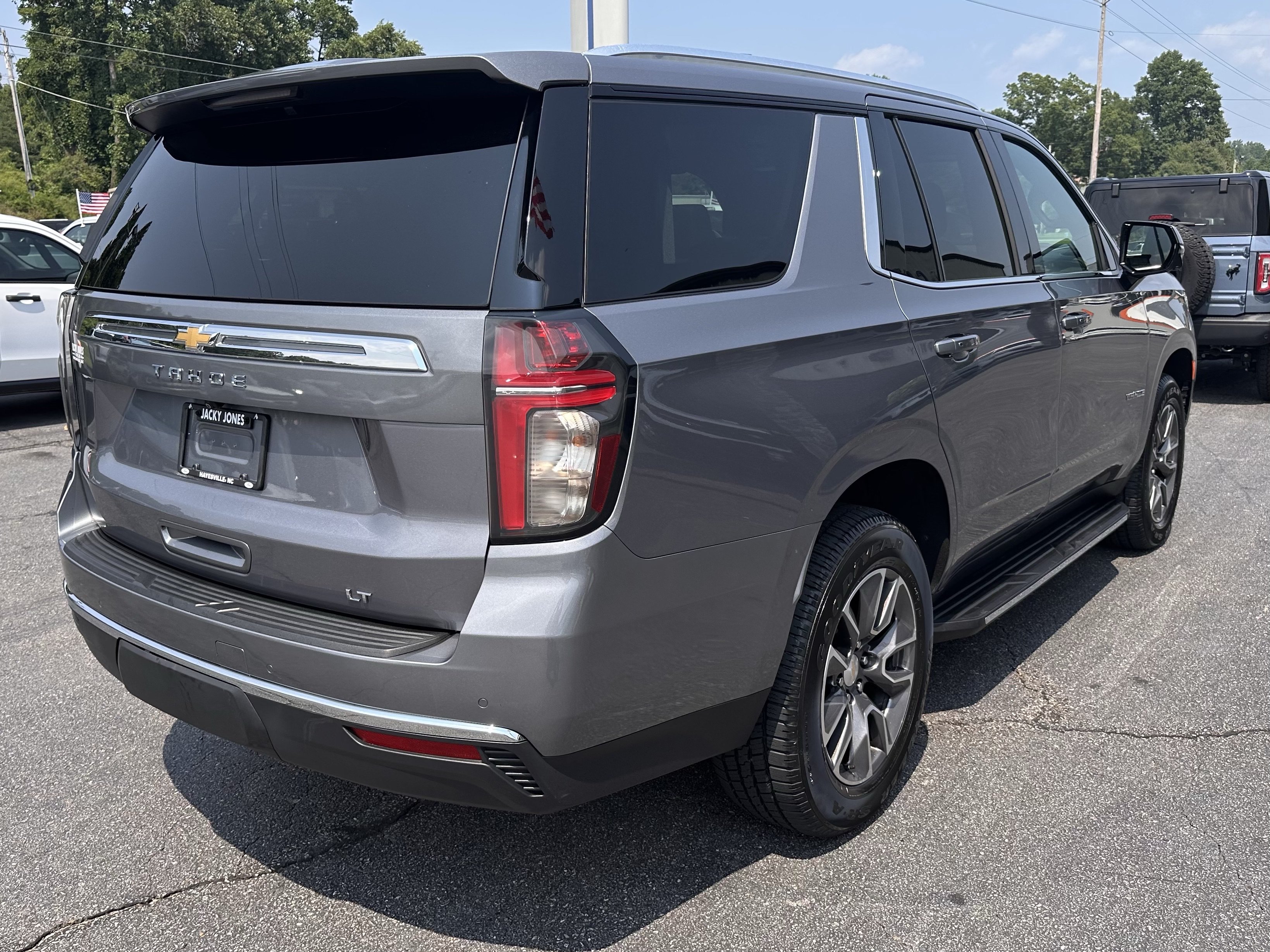 Used 2022 Chevrolet Tahoe LT w/ Luxury Package AWD/4WD image 6