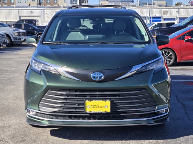 Used 2022 Toyota Sienna XLE image 7