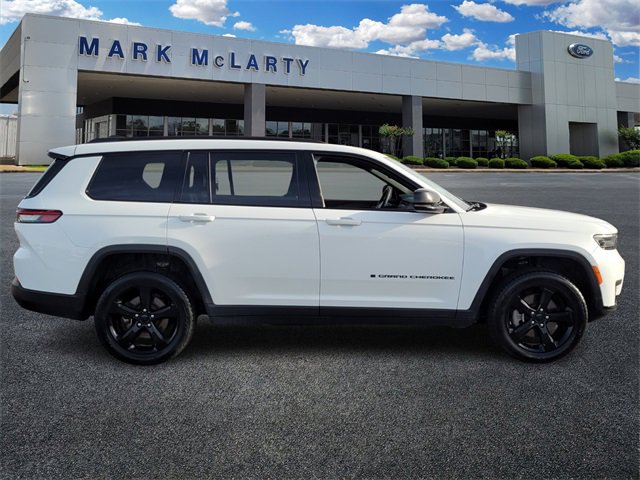 Used 2023 Jeep Grand Cherokee L Laredo image 2