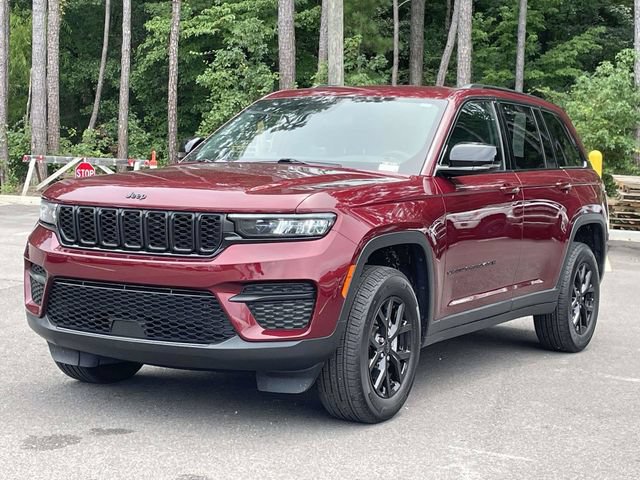 Used 2024 Jeep Grand Cherokee Altitude AWD/4WD image 30