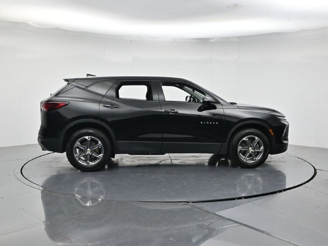 Used 2023 Chevrolet Blazer LT w/ Driver Confidence Package FWD image 2