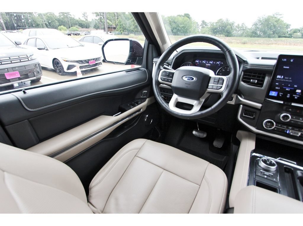 Certified 2024 Ford Expedition XLT RWD image 12