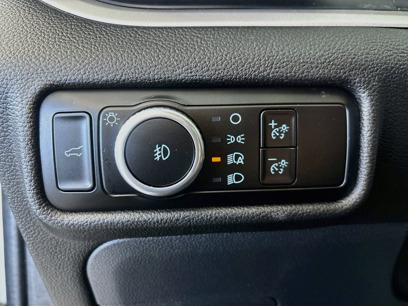 Certified 2023 Ford Explorer XLT w/ Equipment Group 202A AWD/4WD image 10