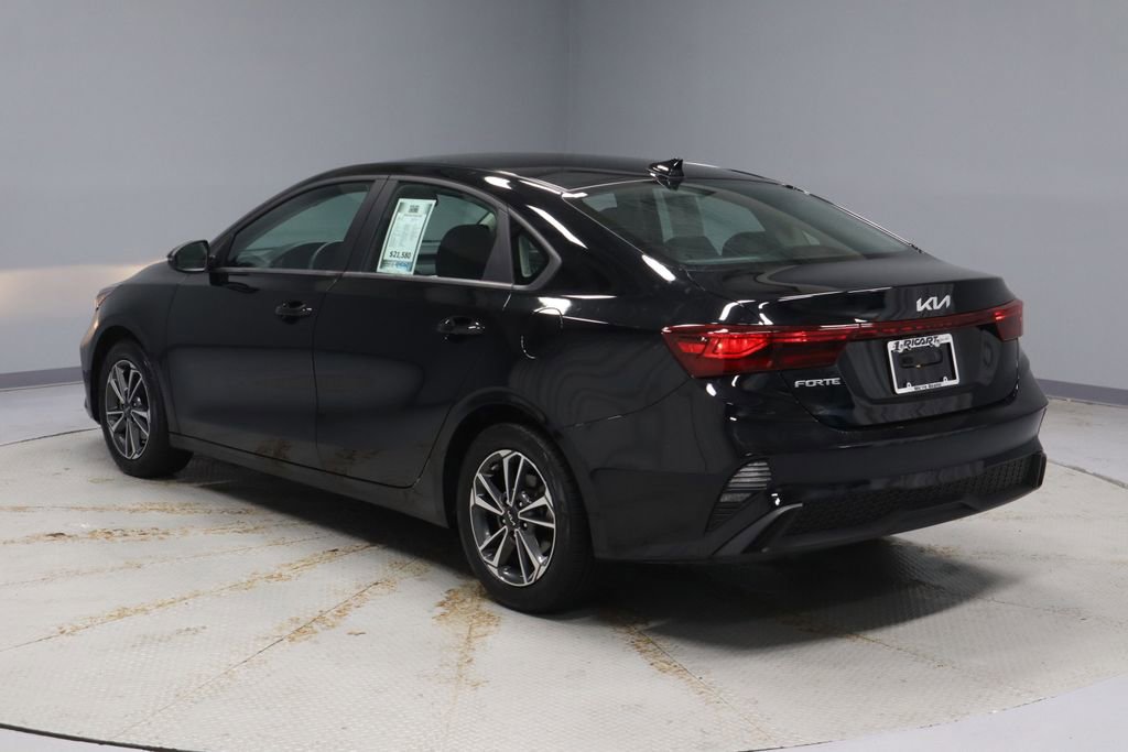 Used 2024 Kia Forte LXS w/ LXS Technology Package FWD image 9