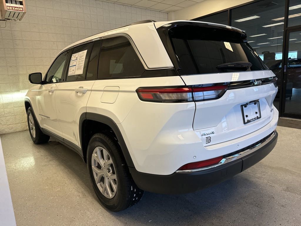 Used 2023 Jeep Grand Cherokee Limited w/ Trailer Tow Prep Group (B) image 9