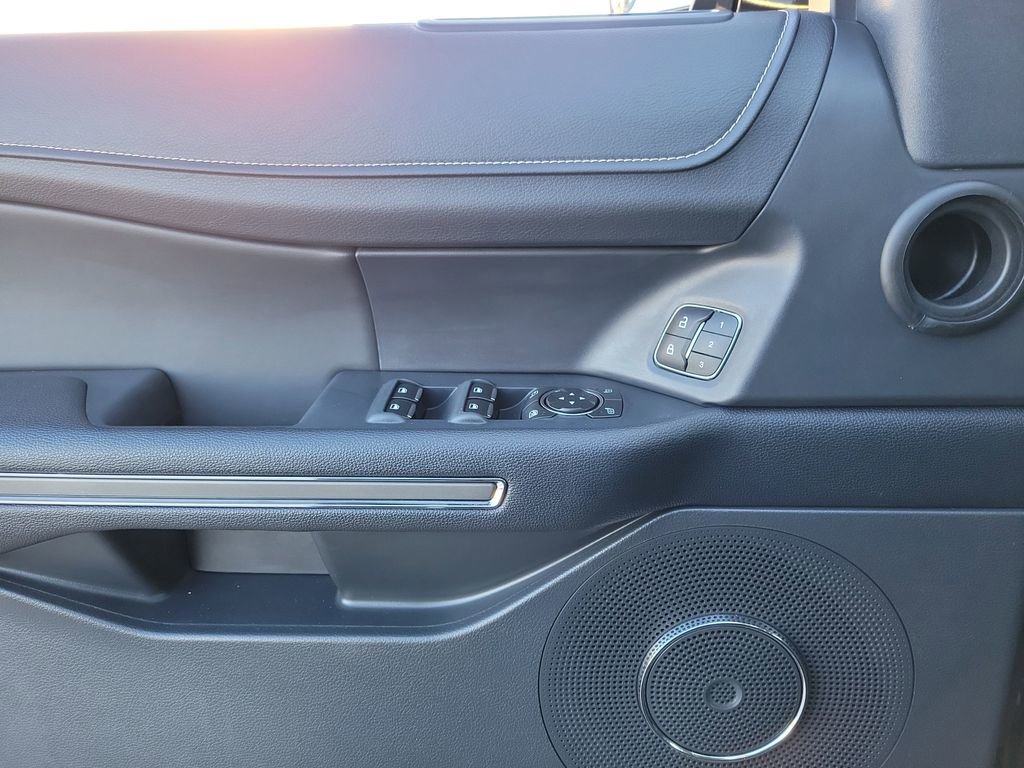 Certified 2022 Ford Expedition XLT image 18