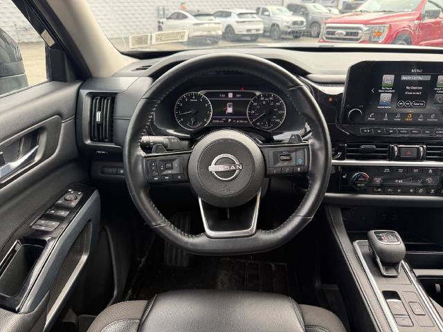 Used 2025 Nissan Pathfinder SL AWD/4WD image 15