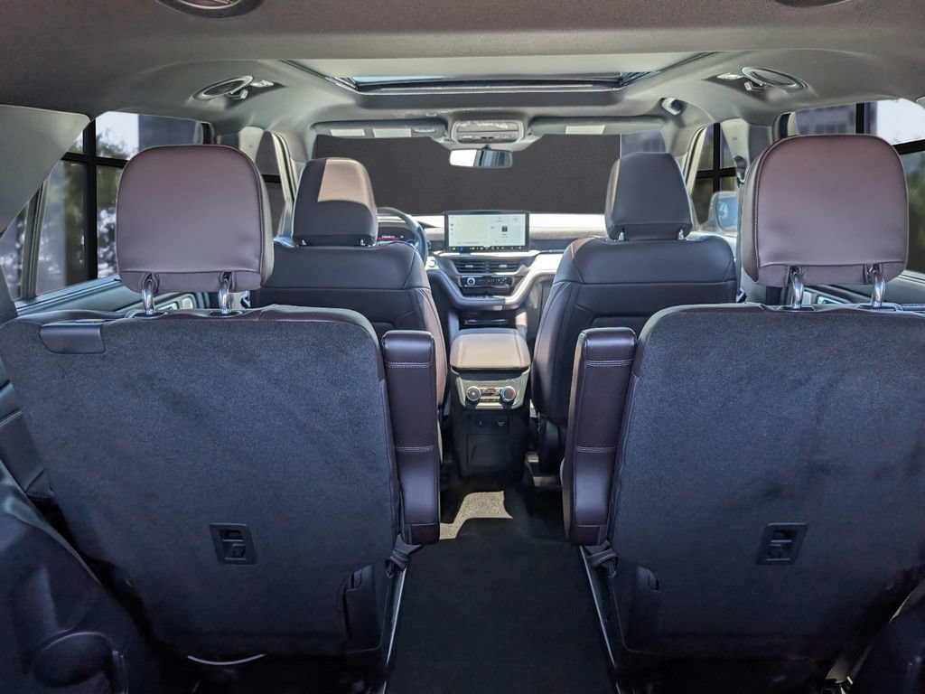 Certified 2025 Ford Explorer Platinum RWD image 12