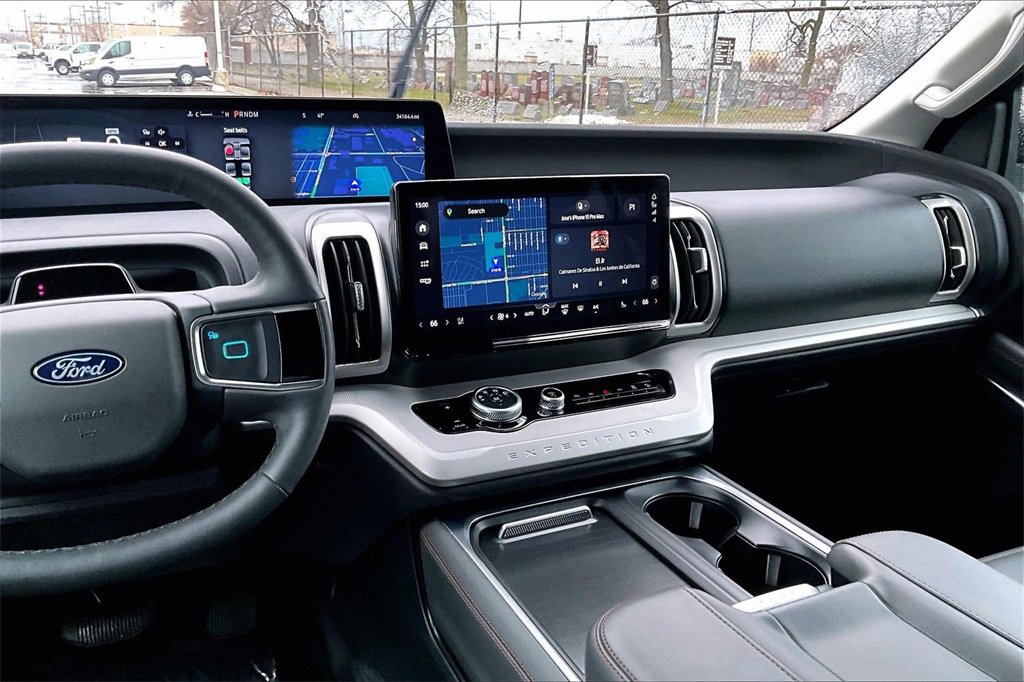 Certified 2025 Ford Expedition Active image 6