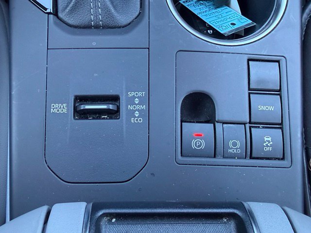 Used 2023 Toyota Highlander XLE FWD image 25