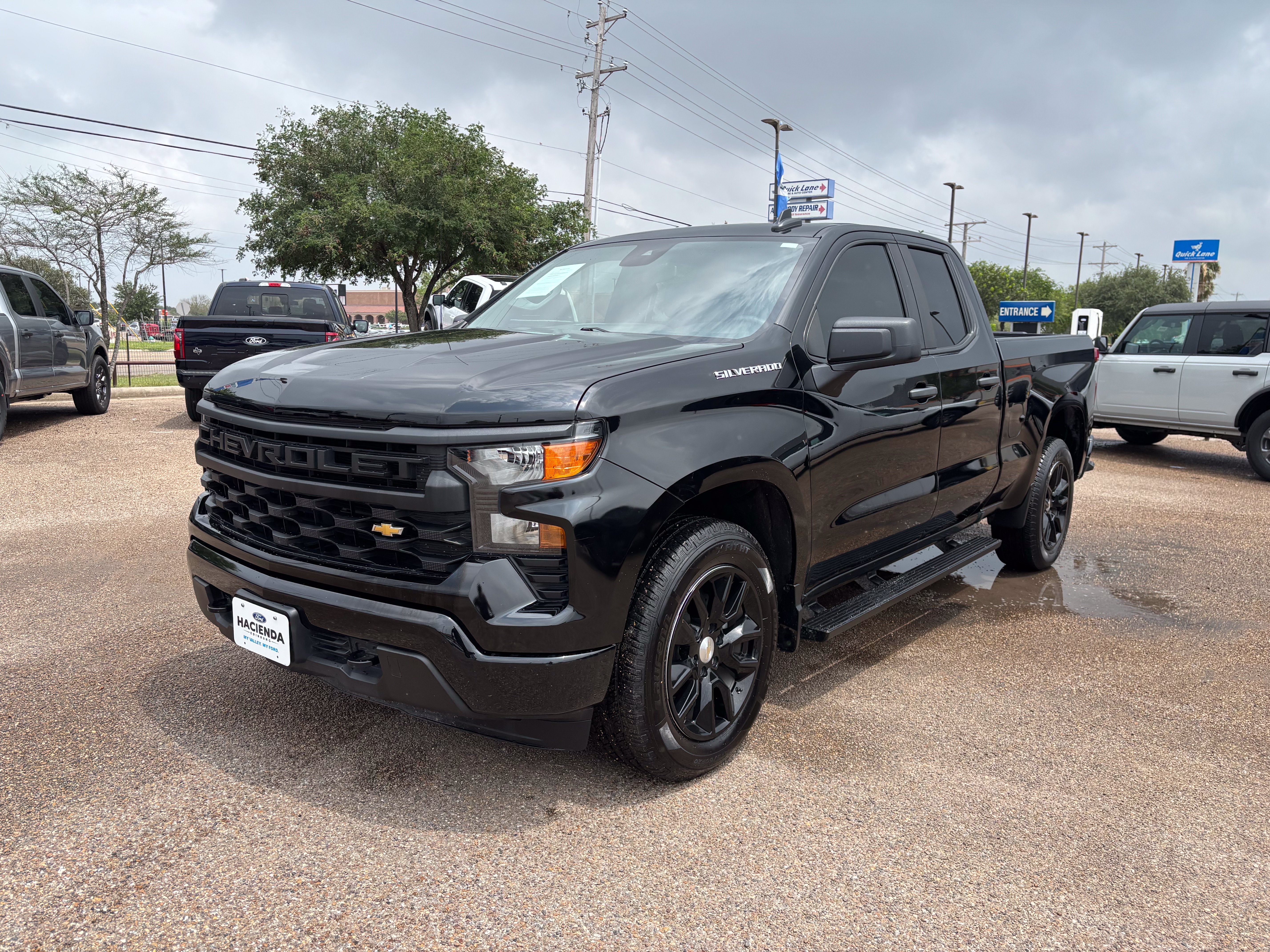Used 2023 Chevrolet Silverado 1500 Custom RWD image 1