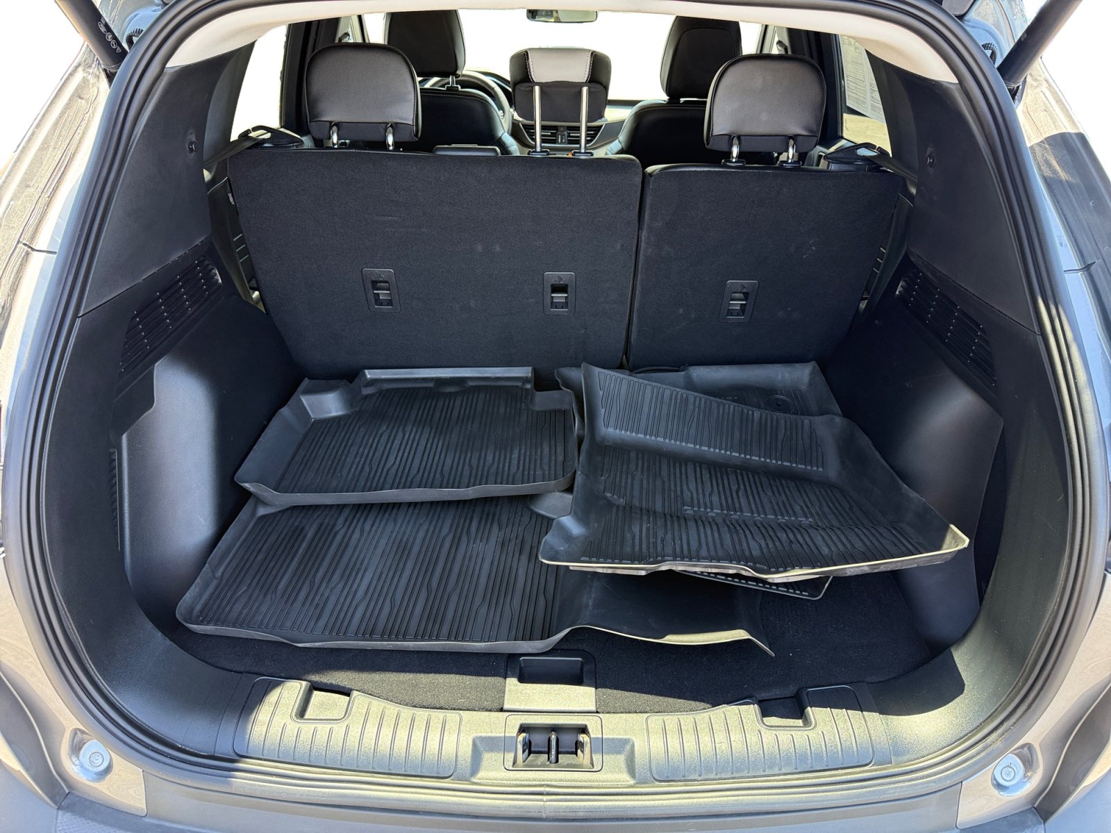 Certified 2025 Ford Escape SE w/ PHEV Premium Package FWD image 17