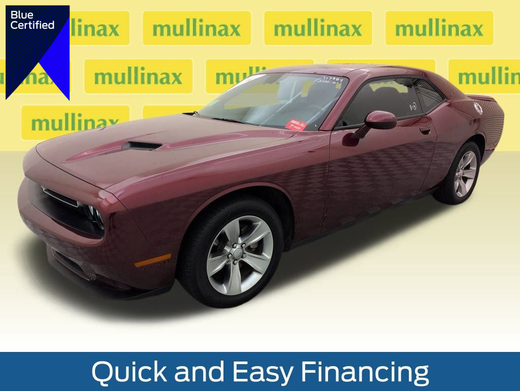 Used 2022 Dodge Challenger SXT image 1