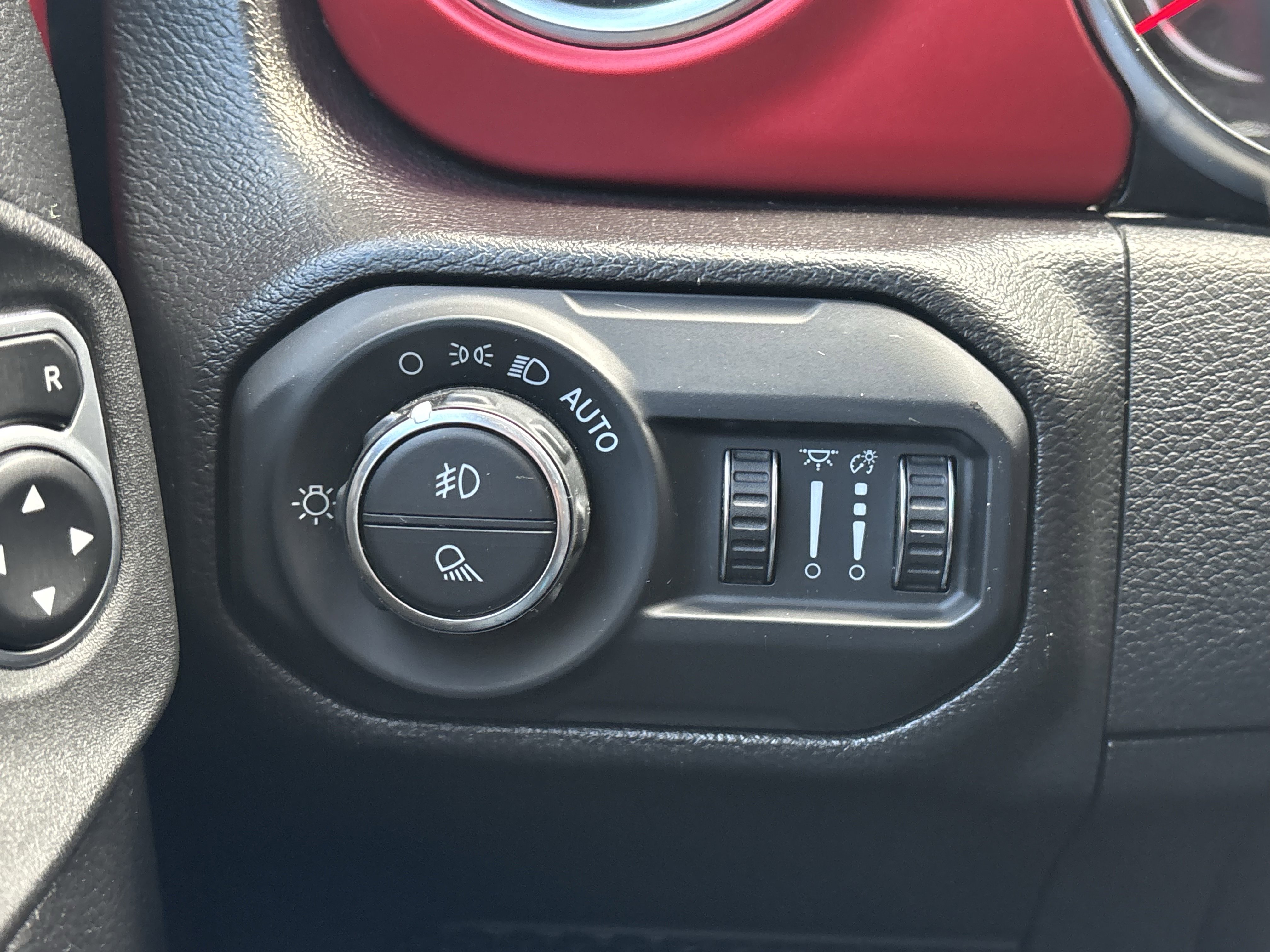 Used 2022 Jeep Gladiator Rubicon w/ LED Lighting Group AWD/4WD image 38