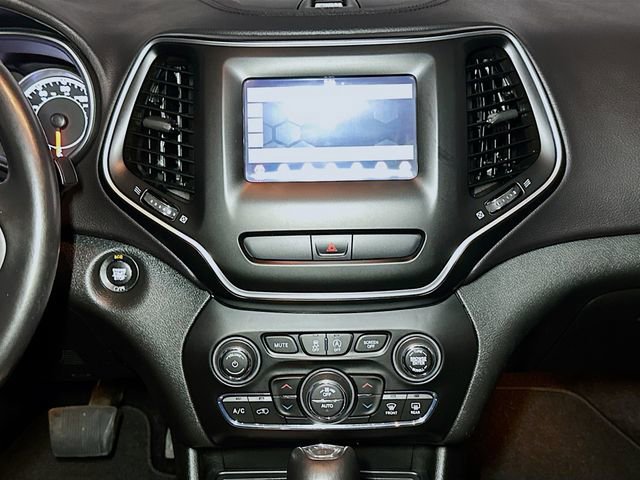 Used 2019 Jeep Cherokee Latitude Plus w/ Comfort/Convenience Group image 14