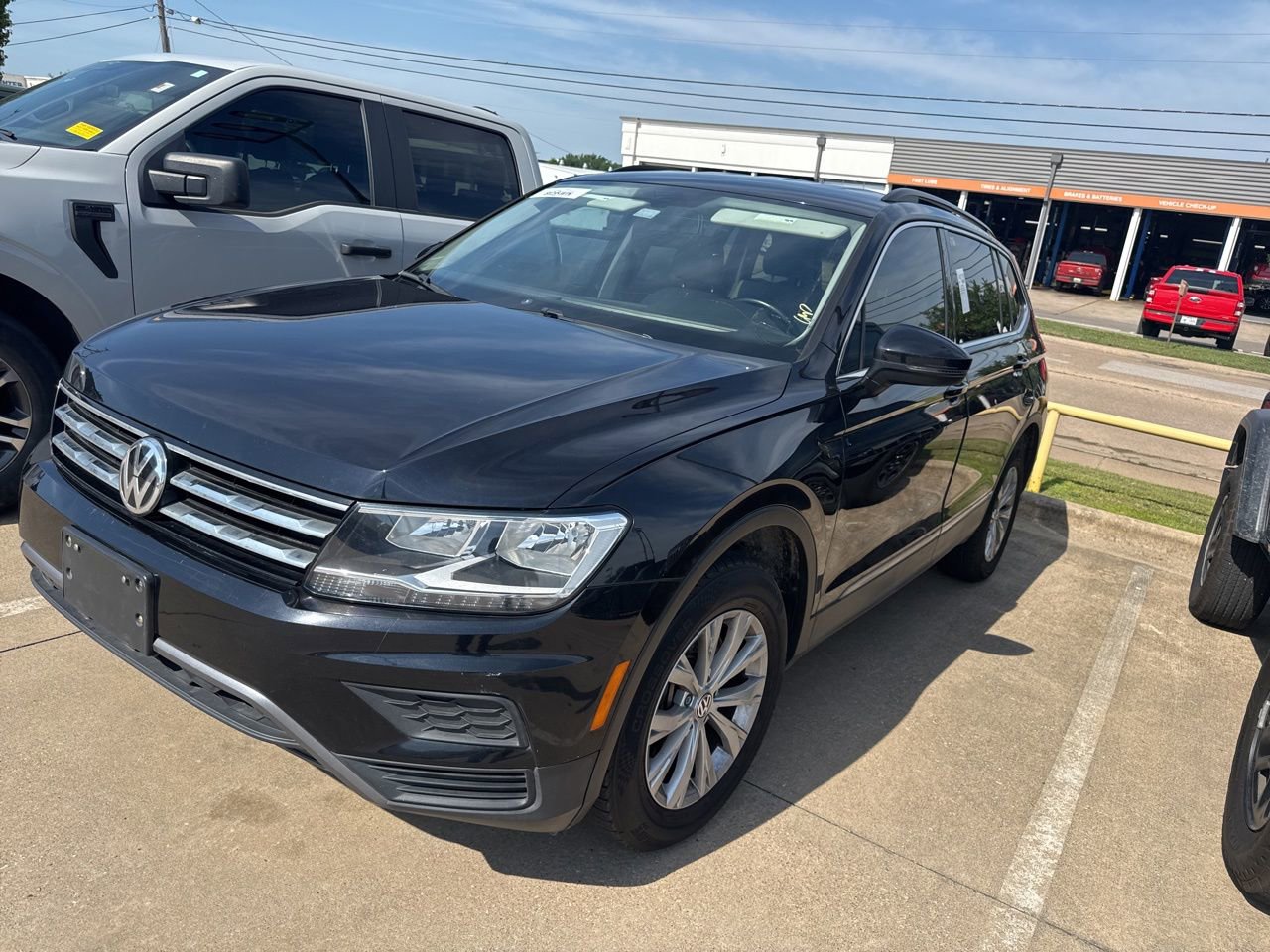 Used 2018 Volkswagen Tiguan SE FWD image 1