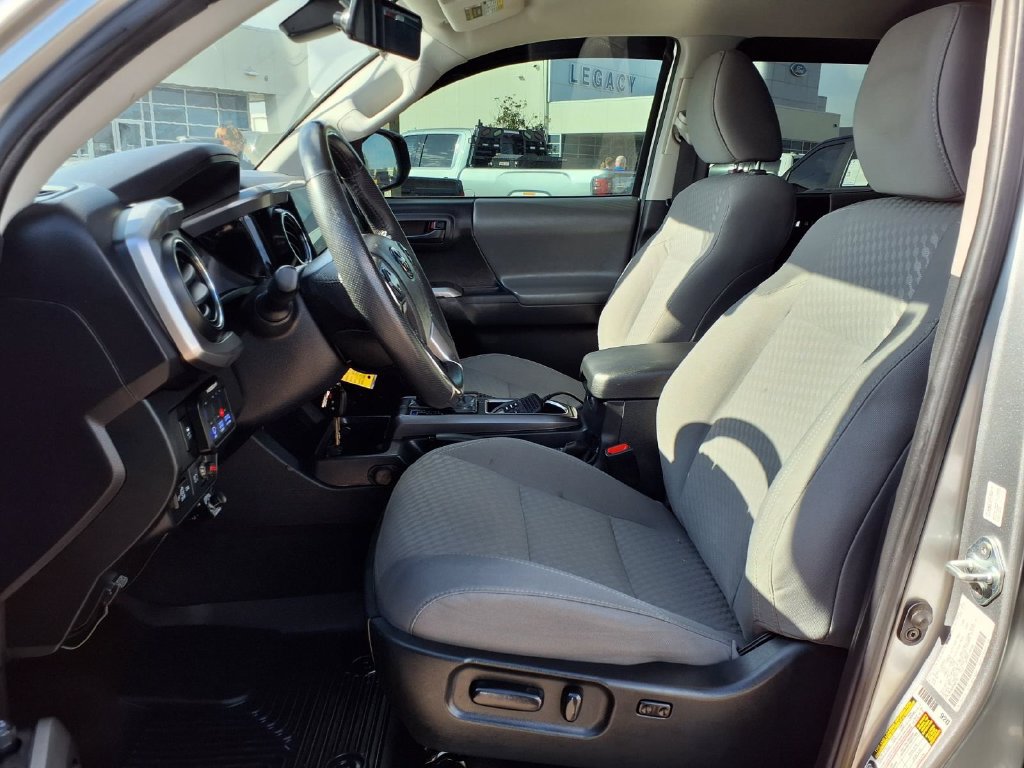 Used 2022 Toyota Tacoma SR5 w/ Technology Package AWD/4WD image 25