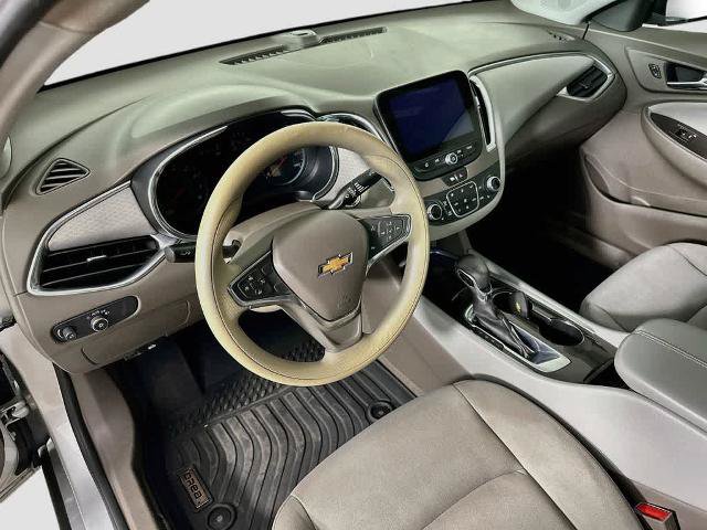Used 2021 Chevrolet Malibu LT FWD image 2