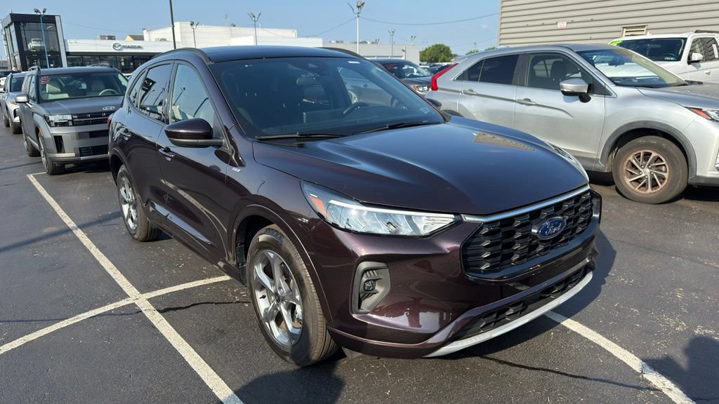 Certified 2023 Ford Escape ST-Line Select w/ Tech Pack #1 AWD/4WD image 4