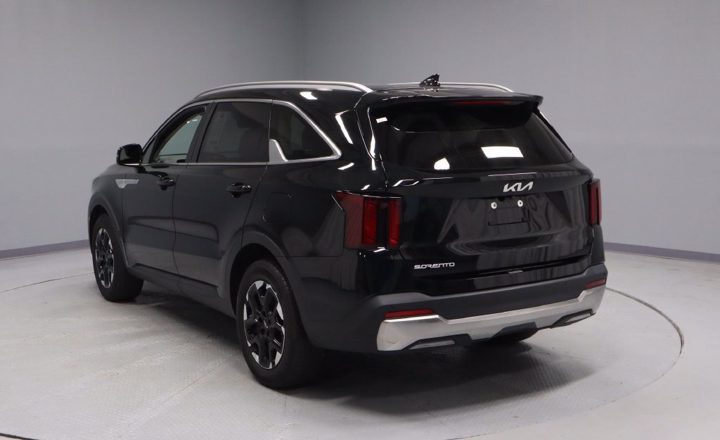 Used 2024 Kia Sorento S w/ Panoramic Sunroof Package FWD image 9