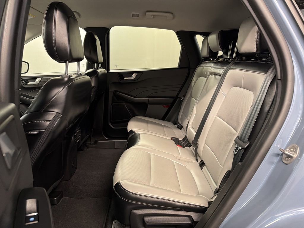 Certified 2023 Ford Escape Platinum AWD/4WD image 30