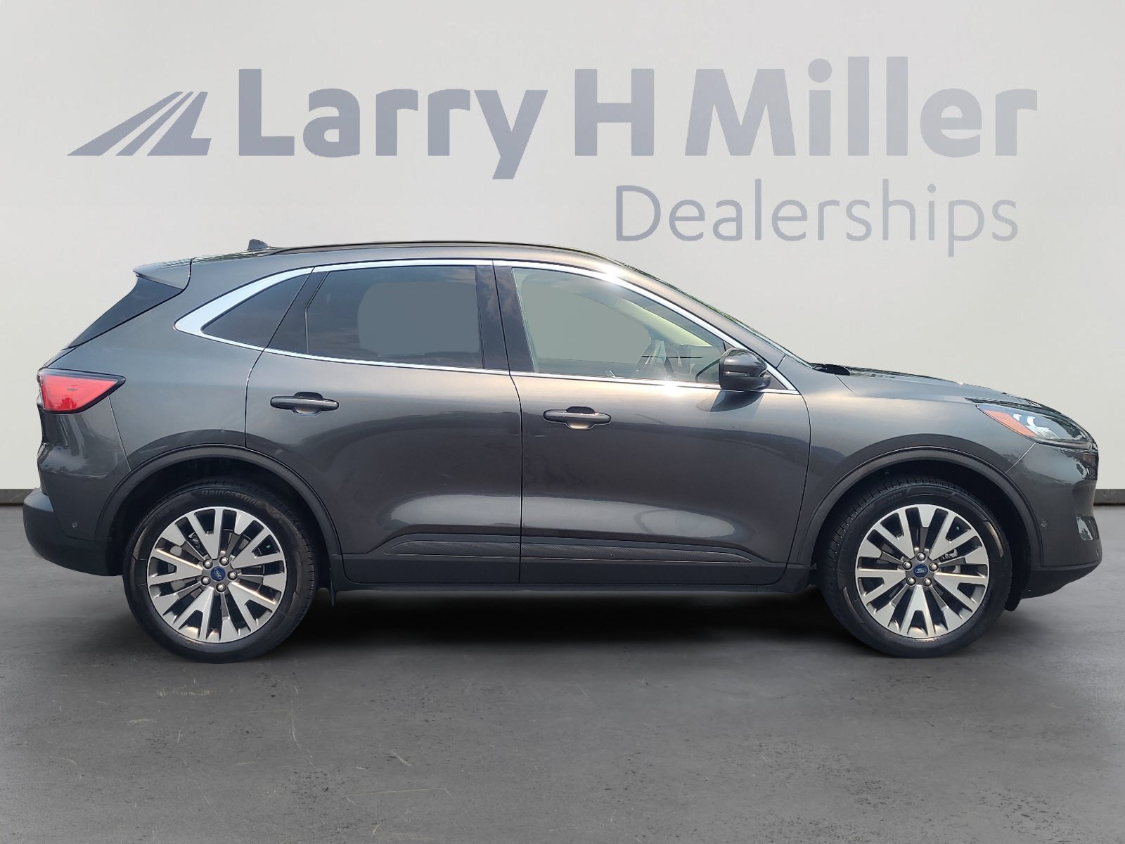 Certified 2020 Ford Escape Titanium AWD/4WD image 6