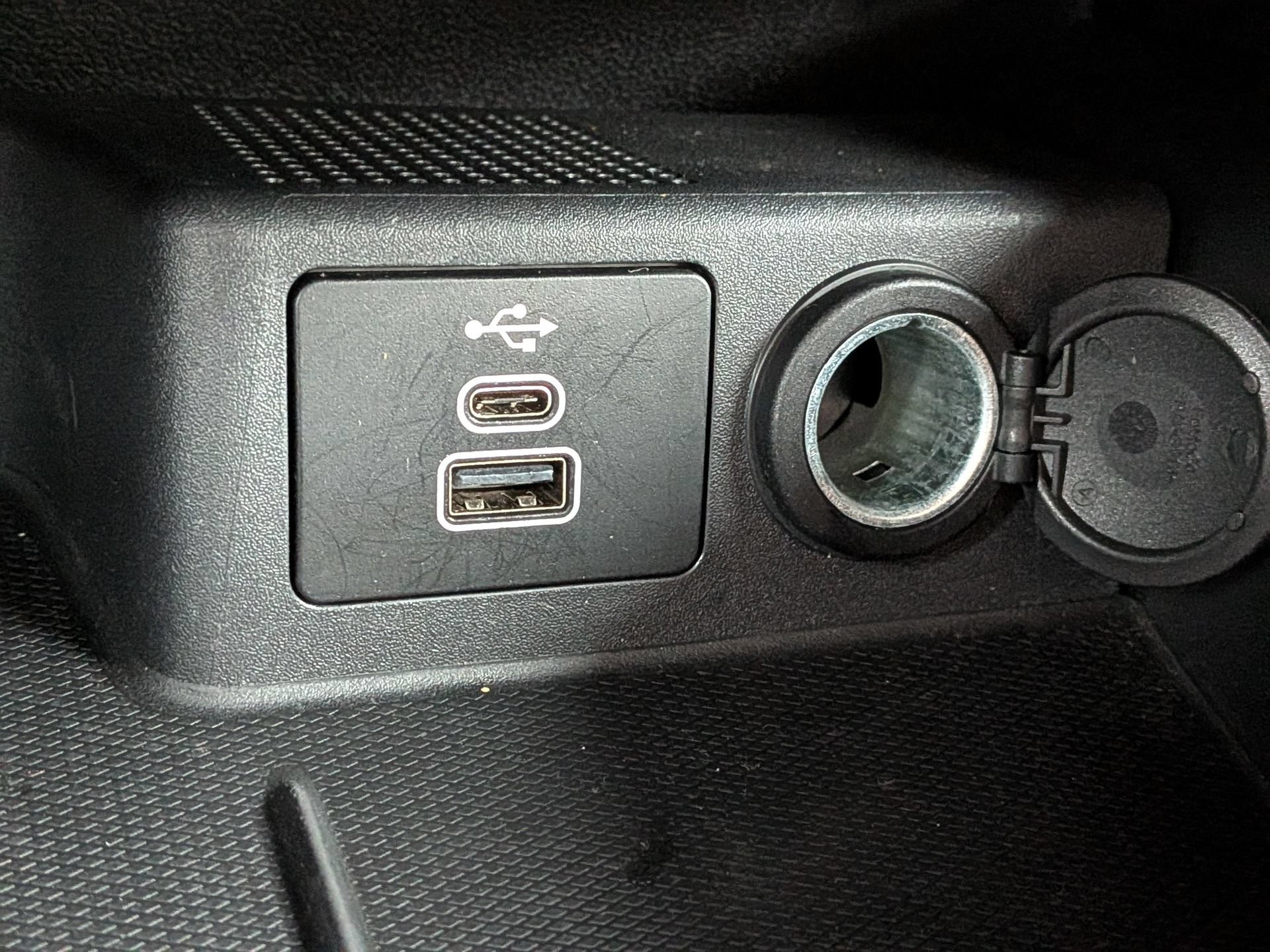 Certified 2025 Ford Escape ST-Line FWD image 24