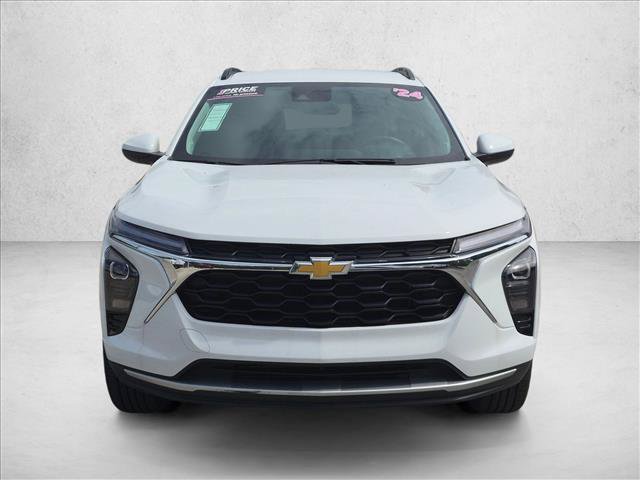 Used 2024 Chevrolet Trax LT w/ LT Convenience Package FWD image 2