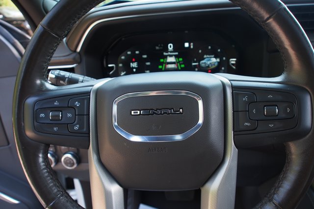 Used 2022 GMC Yukon XL Denali AWD/4WD image 26