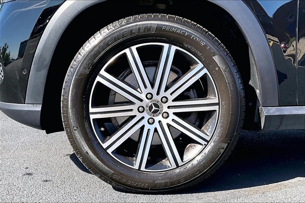 Used 2026 Mercedes-Benz GLE 350 4MATIC w/ Driver Assistance Package image 9