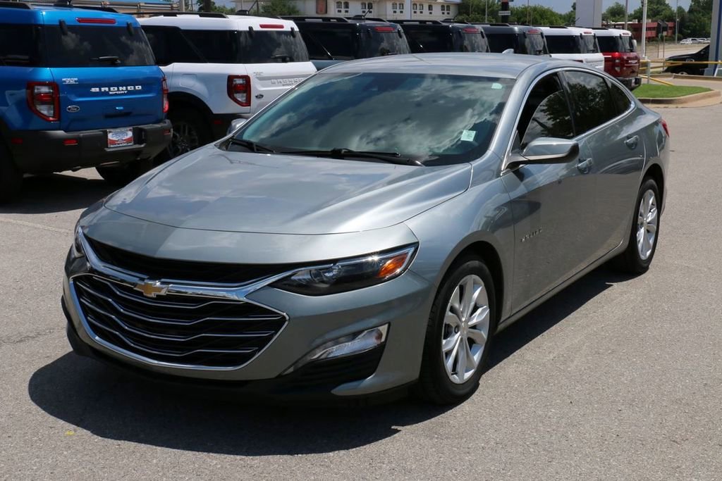 Used 2025 Chevrolet Malibu LT FWD image 2