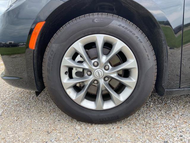 Used 2026 Chrysler Pacifica Limited FWD image 19