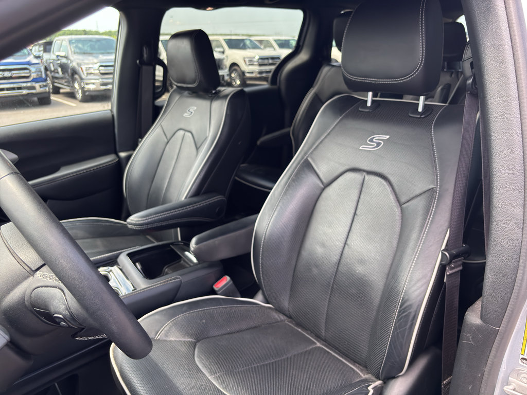 Used 2022 Chrysler Pacifica Limited w/ S Appearance Package FWD image 11