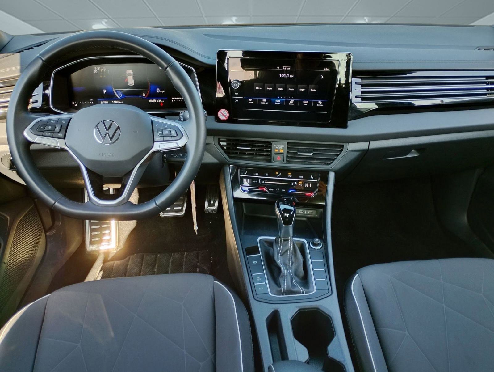 Used 2025 Volkswagen Jetta Sport image 4