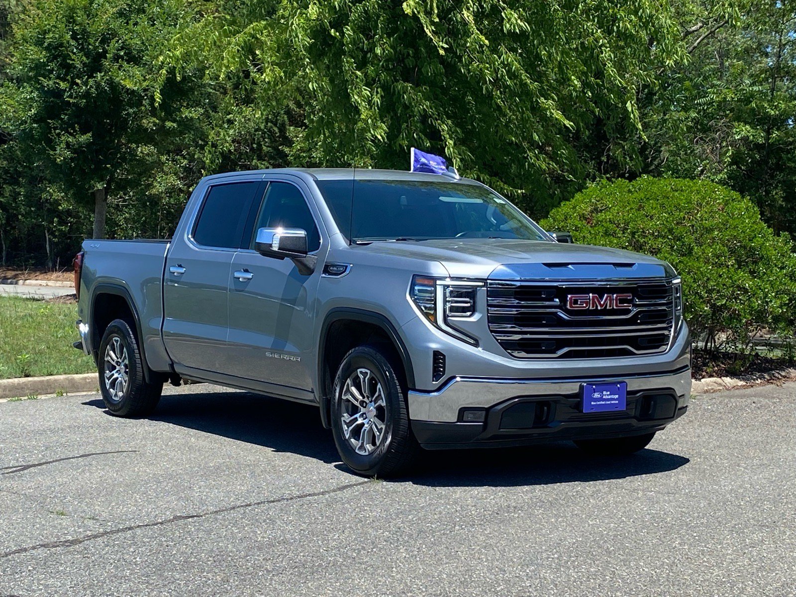 Used 2025 GMC Sierra 1500 SLT AWD/4WD image 2