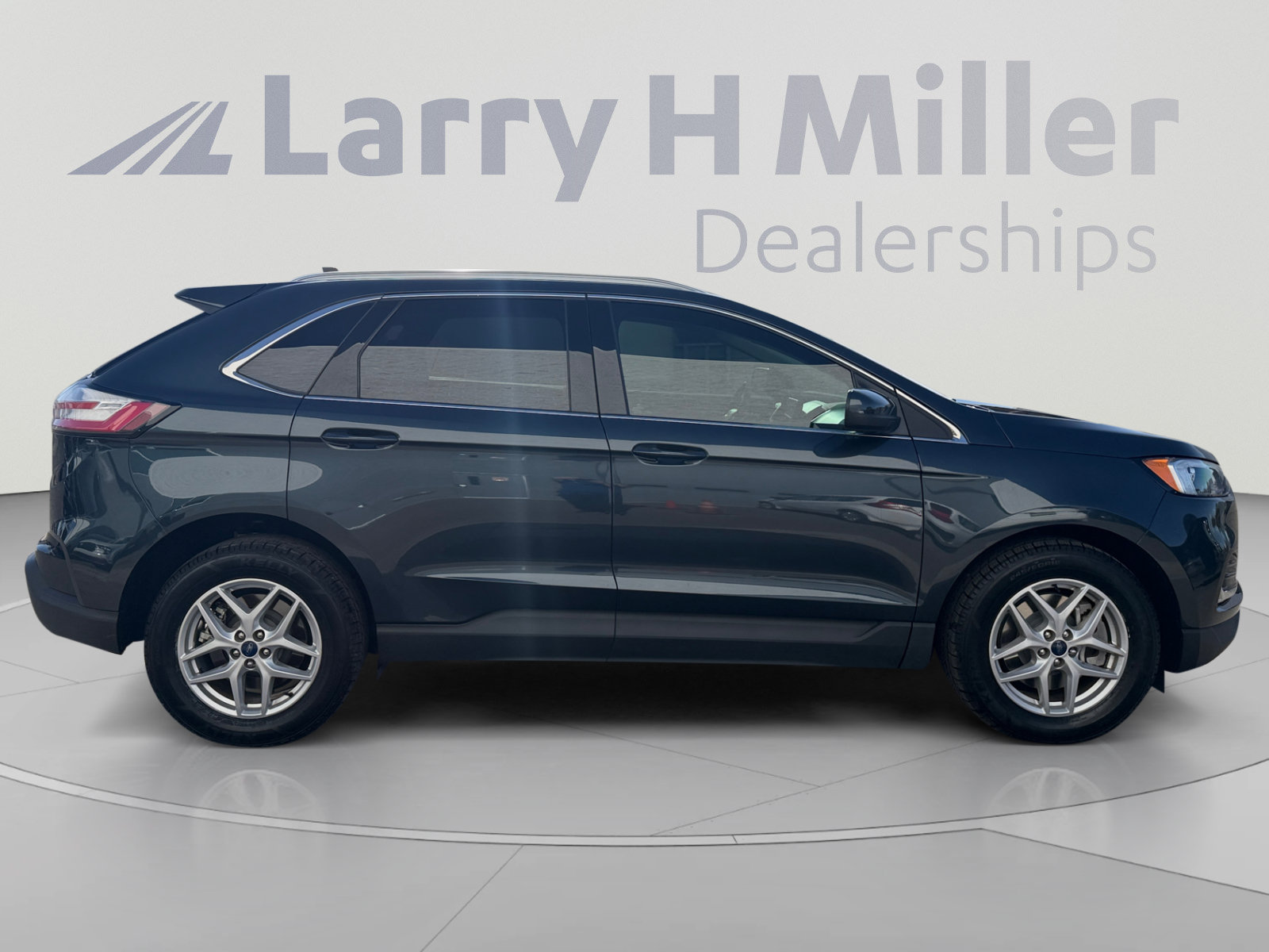 Certified 2022 Ford Edge SEL w/ Convenience Package AWD/4WD image 6