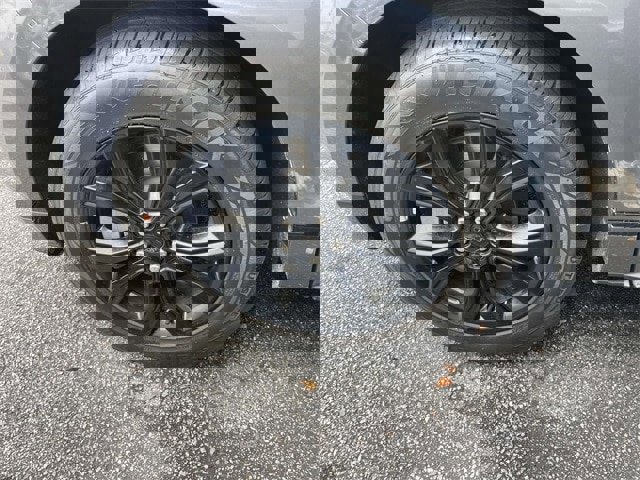 Certified 2024 Ford Edge SE w/ Black Appearance Package image 7